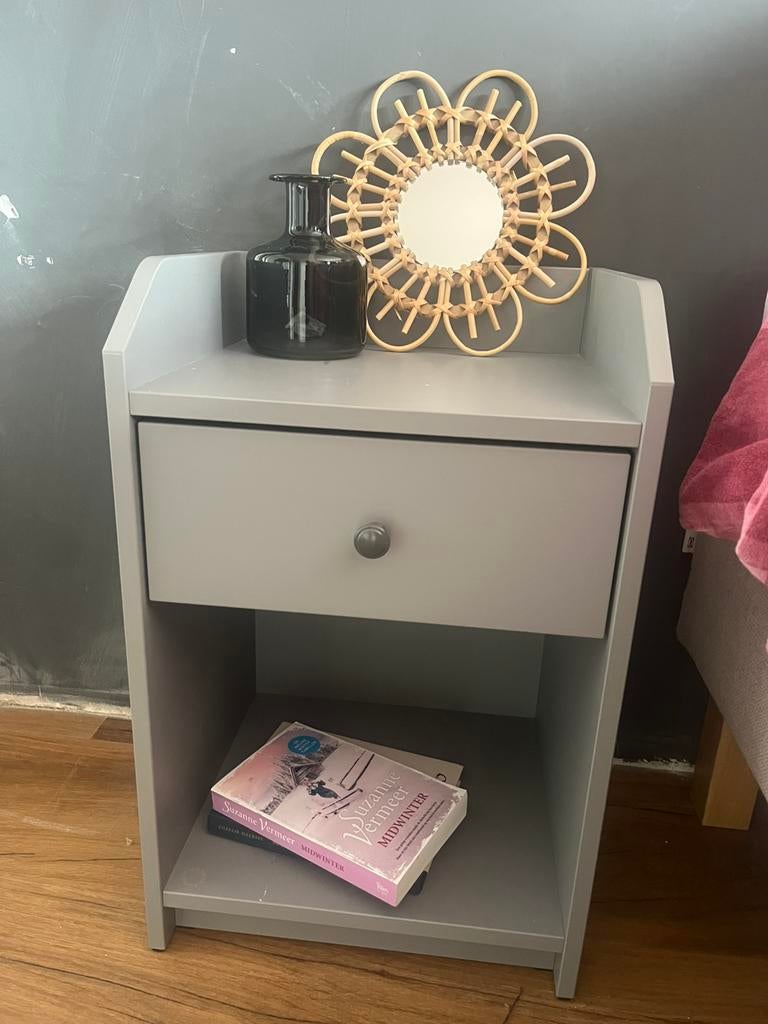 2x nachtkastje grijs ikea, Huis en Inrichting, Slaapkamer | Nachtkastjes, Ophalen, Zo goed als nieuw, Minder dan 45 cm, 55 tot 70 cm