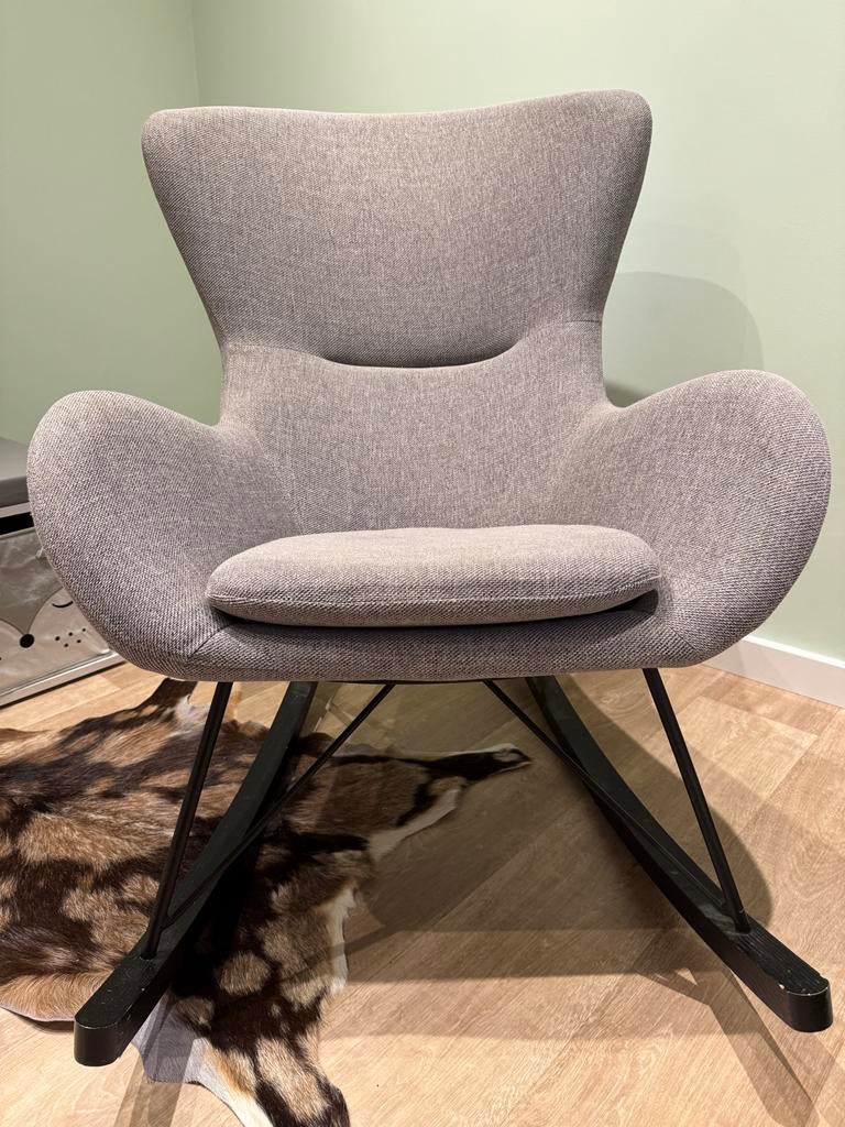 Comfortabele schommelstoel met hoge rugleuning, Huis en Inrichting, Stoelen, Ophalen, Zo goed als nieuw, Eén, Stof