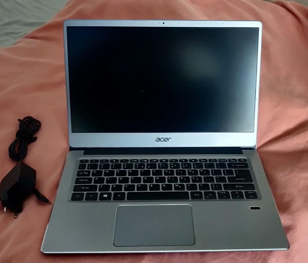 Acer swift 3 i5 8gb ram 14inch toetsenbord heeft defecten, Met videokaart, 2 tot 3 Ghz, Qwerty, 8 GB
