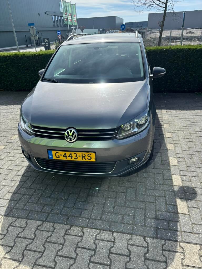 Volkswagen Touran 1.2 TSI 77KW BMT 7P 2012 Grijs, Auto's, Volkswagen, Voorwielaandrijving, 4 cilinders, 7 stoelen, 75 €/maand