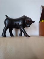 Donker houten stier, handgesneden vintage verzamelitem, Ophalen of Verzenden