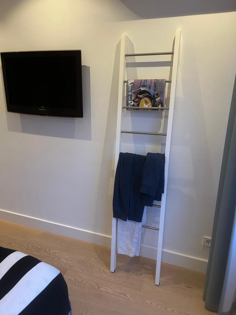 Decoratieve ladder / handdoekenrek wit met RVS stangen, Ophalen of Verzenden, Zo goed als nieuw