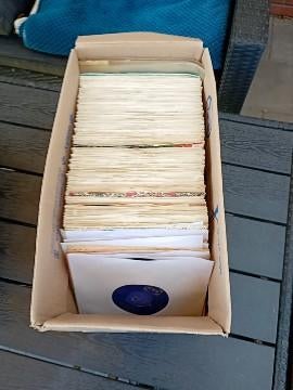 Doosje singeltjes(uit jukebox) oud,vnl ff duits, Ophalen, Gebruikt, Pop