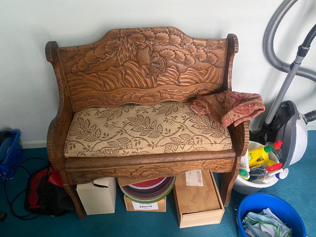 Uniek handgesneden Aziatisch houten bankje / halbank, Ophalen