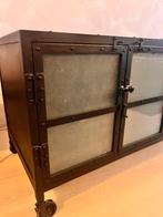 Industriële TV Meubel met Glazen Deuren, Gebruikt, 150 tot 200 cm, Ophalen of Verzenden, Minder dan 100 cm