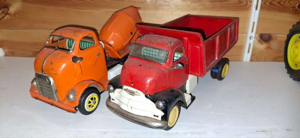 Vintage blikken vrachtwagens: betonmixer en kiepwagen, Verzamelen, Ophalen of Verzenden, Gebruikt