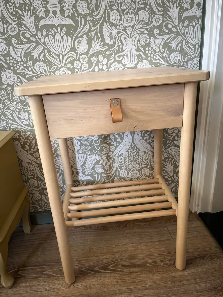 IKEA BJÖRKSNÄS Nachtkastje Berkenhout, Huis en Inrichting, Ophalen, Zo goed als nieuw, 45 tot 65 cm, 70 cm of meer