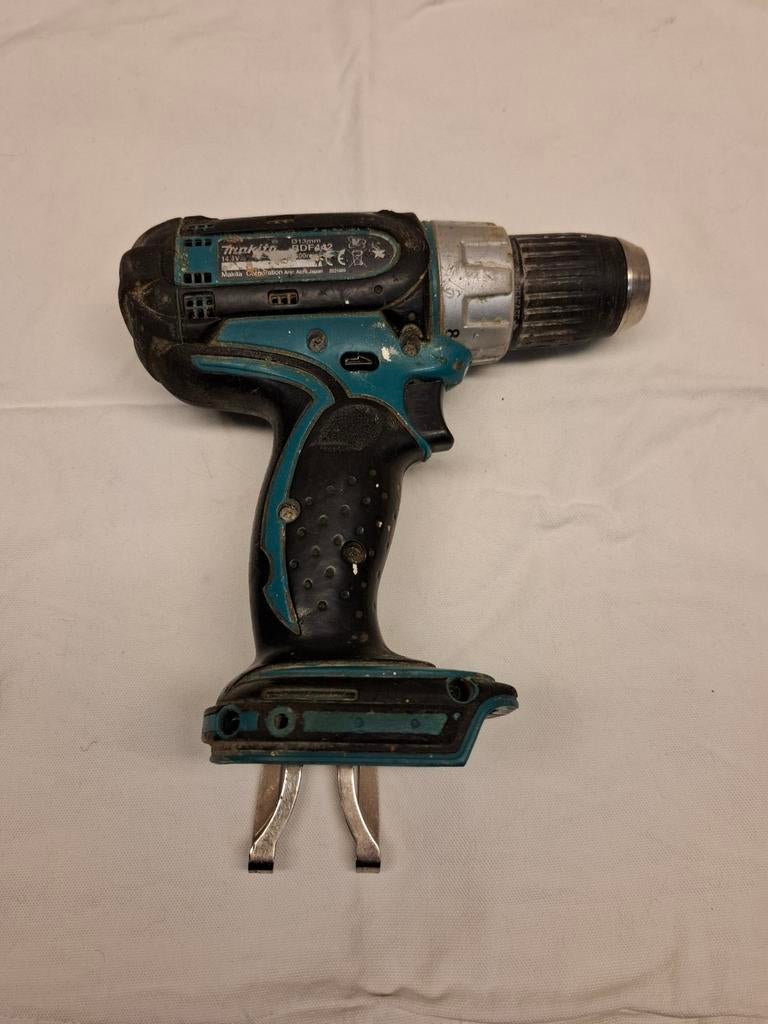 Makita BDF 442 accu boormachine 14,4 volt / defect, Ophalen of Verzenden, Gebruikt, Boor- en Schroefmachine
