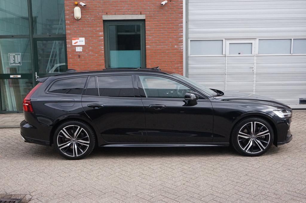Volvo V60 2.0 T6 Recharge AWD R-Design 2022 PANO !, Automaat, Gebruikt, 4 cilinders, Zwart