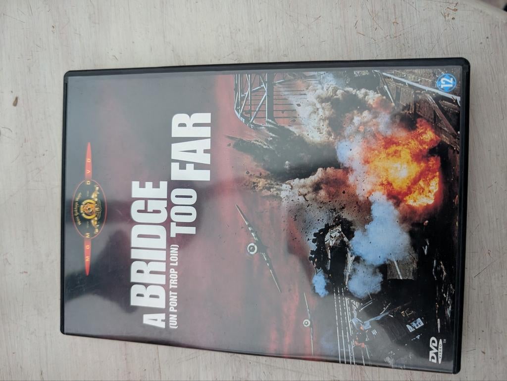 DVD A BRIDGE TO FAR, Ophalen of Verzenden, Zo goed als nieuw, Oorlog of Misdaad