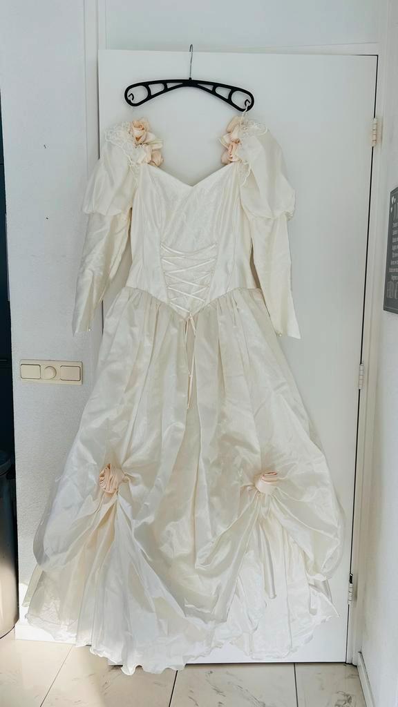 Vintage Trouwjurk met Rozen en Pofmouwen. Maat 38, Kleding | Dames, Trouwkleding en Trouwaccessoires, Zo goed als nieuw, Trouwjurk