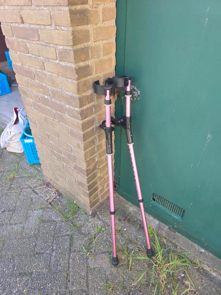 2 loop krukken, Ophalen