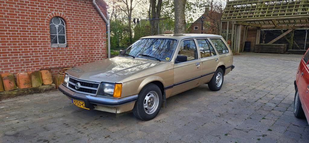 Opel Commodore 2.5 E St.wgn. AUT 1981 Bruin, Automaat, 2490 cc, Bruin, Stationwagon
