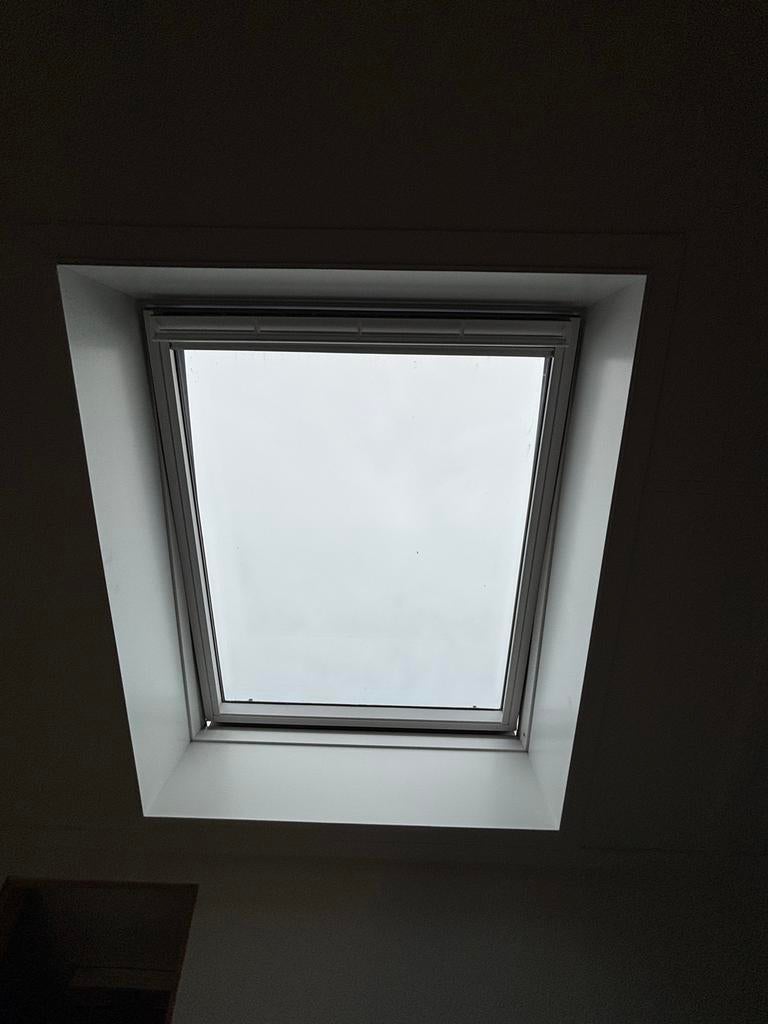 Velux Dakraam GGL UK10 (134x160cm) met verduistering en zonw, Doe-het-zelf en Verbouw, Glas en Ramen, Ophalen, Gebruikt, 160 cm of meer
