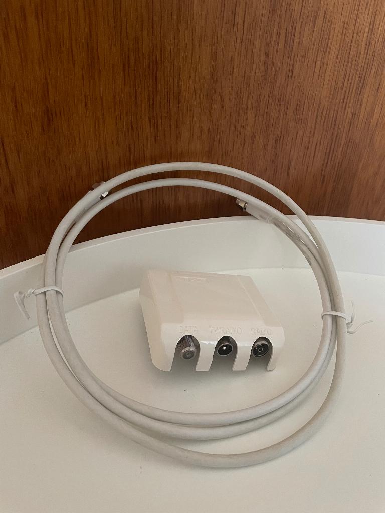 Technetix UMU-1006 splitter + coax aansluitkabel Ziggo, Ophalen of Verzenden, Minder dan 2 meter, Coaxiale kabel