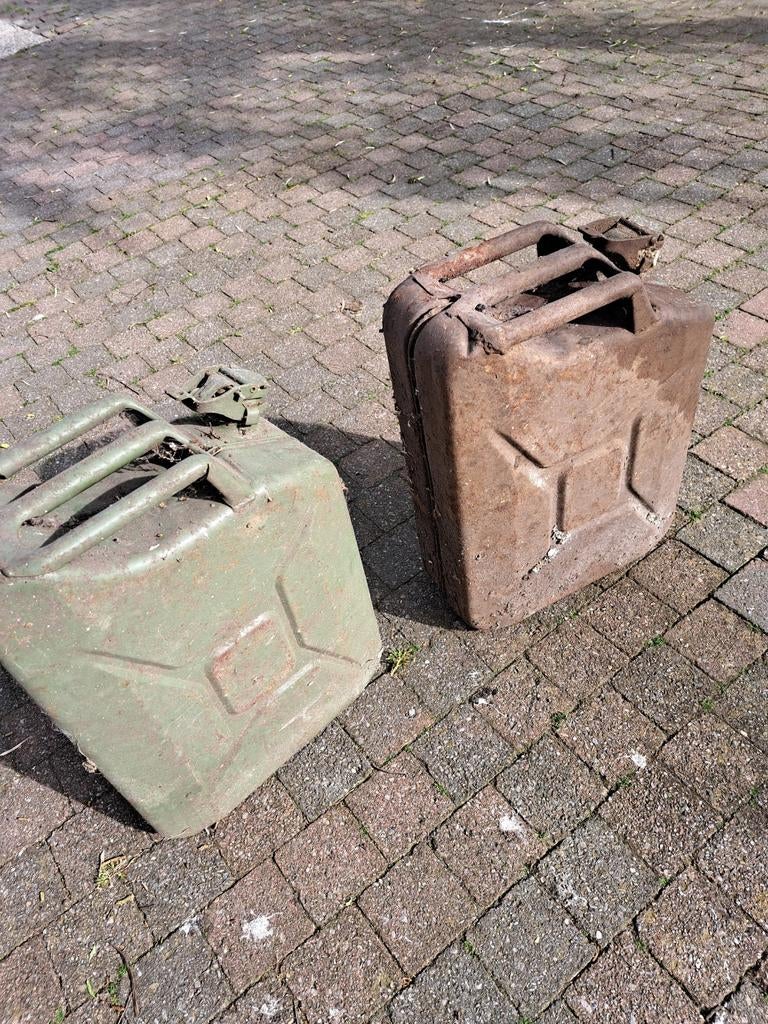 Oude jerrycans - 2 stuks, Ophalen