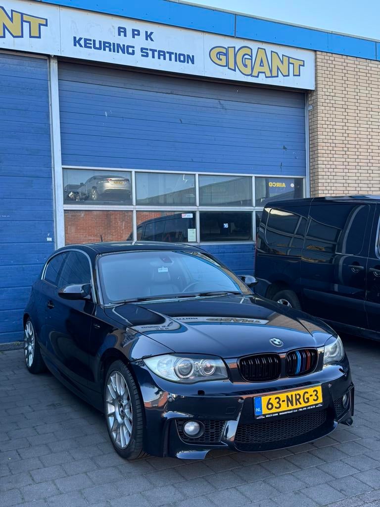 INJECTOR DEFECT BMW 1-Serie 1.6 116 3DR 2007 Zwart M PAKKET, Auto's, 1-Serie, Achterwielaandrijving, 1599 cc, 4 cilinders