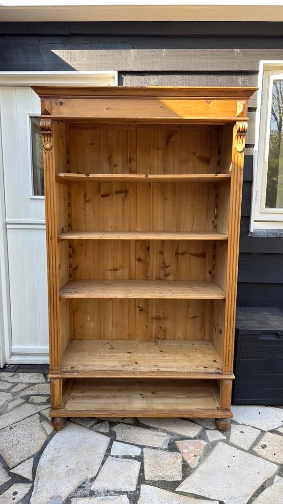 Oude grenen kast, Ophalen