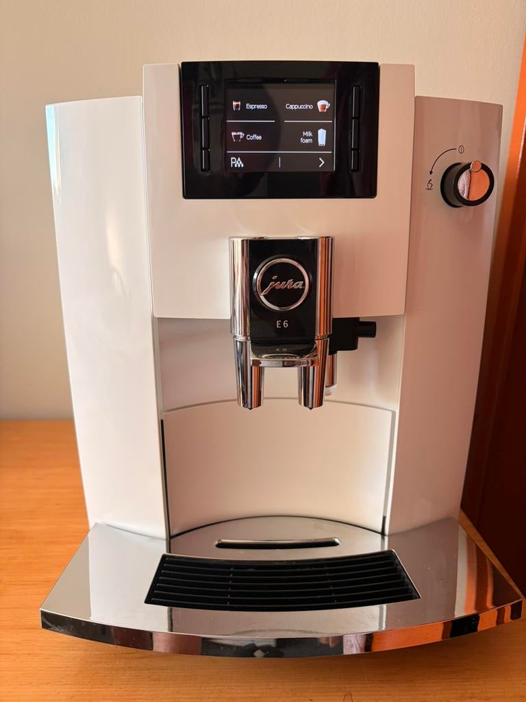 Jura E6 koffiezetapparat, Witgoed en Apparatuur, Koffiezetapparaten, Ophalen, 10 kopjes of meer, Koffiemachine, Zo goed als nieuw