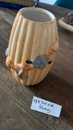 Vaas met aardewerk schelpen, Overige kleuren, Aardewerk of Porselein, Ophalen of Verzenden, Zo goed als nieuw