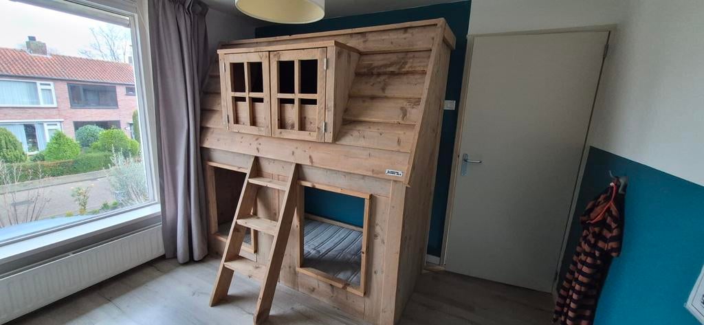 Unieke houten halfhoogslaper met speelhuis-design, Kinderen en Baby's, Kinderkamer | Stapelbedden en Hoogslapers, Ophalen, Gebruikt