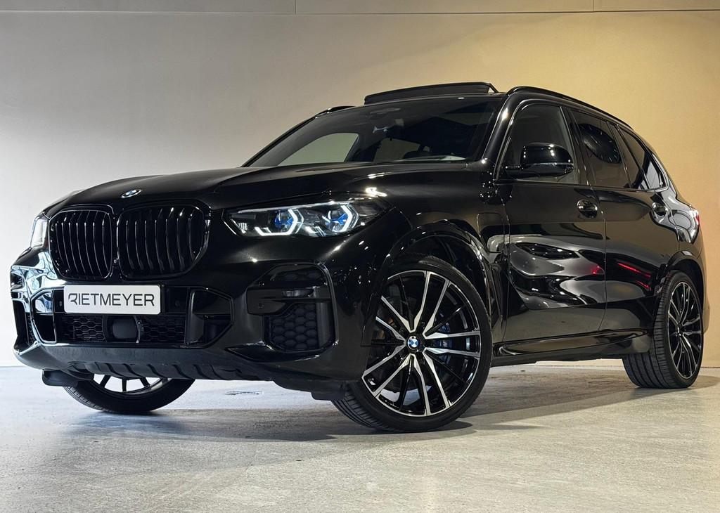 BMW X5 xDrive45e M-sport High Executive |Pano |Carbon int. |, 12 maanden, Gebruikt, 394 pk, Zwart