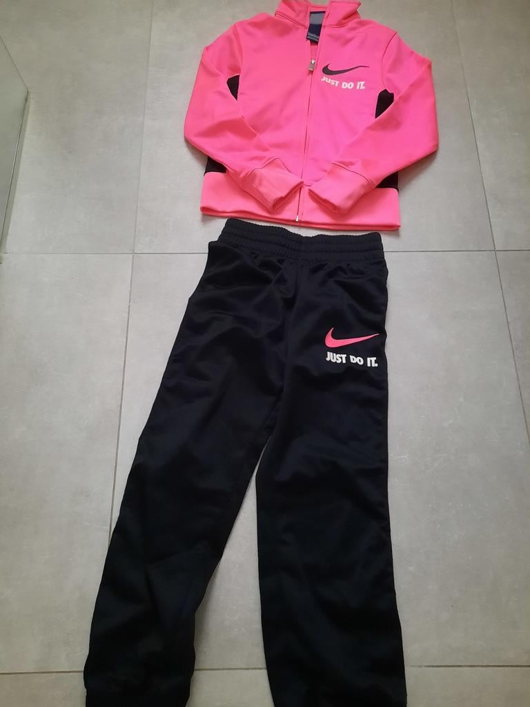 Nike Trainingspak Meisjes Roze/Zwart - Maat 8-10 jaar, Ophalen, Zo goed als nieuw, Nike, Meisje