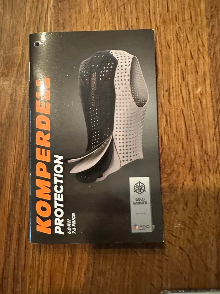 Komperdell Rugbeschermer Hoodie - Maat L - Zo goed als nieuw, Sport en Fitness, Overige merken, Ophalen of Verzenden, Zo goed als nieuw