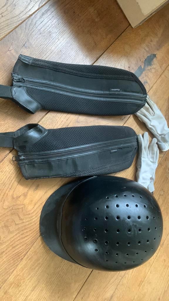 Cap chaps zweepje en witte handschoentjes, Dieren en Toebehoren, Ophalen, Gebruikt, Overige soorten, Cap