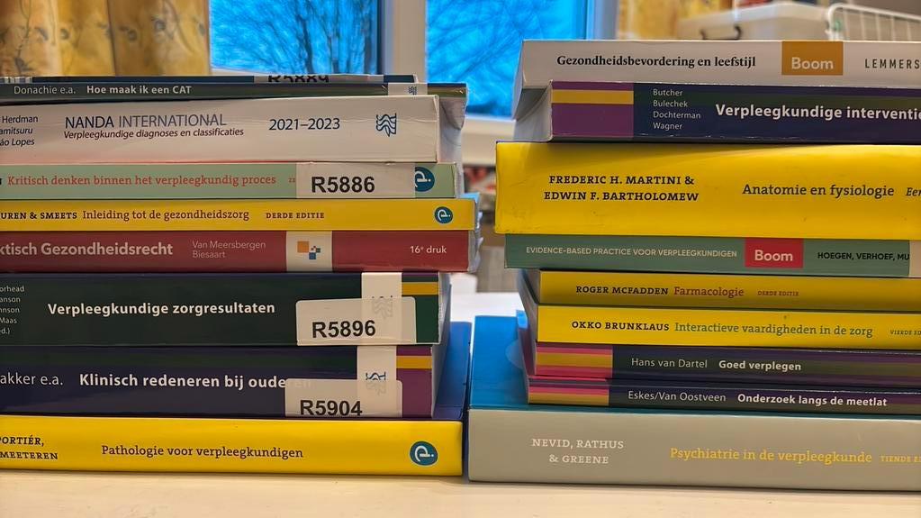 Keuze uit 18 Verpleegkunde boeken HBO + Zorgjas, Ophalen, Beta, Zo goed als nieuw, HBO