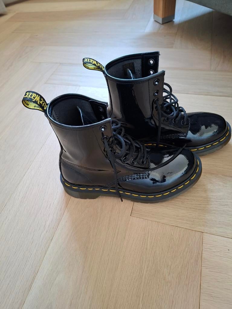 Dr. Martens veterschoenen zwart lak, weinig gedragen maat 37, Kleding | Dames, Schoenen, Zwart, Ophalen of Verzenden, Dr. Martens