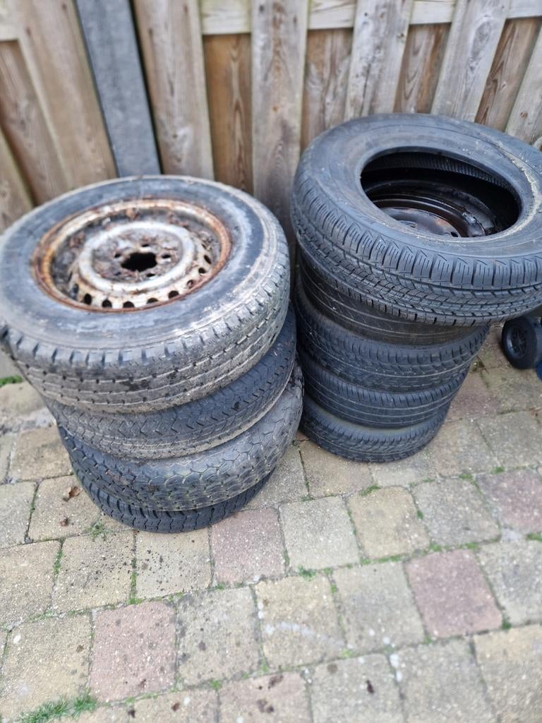 Twee sets stalen velgen, Ophalen