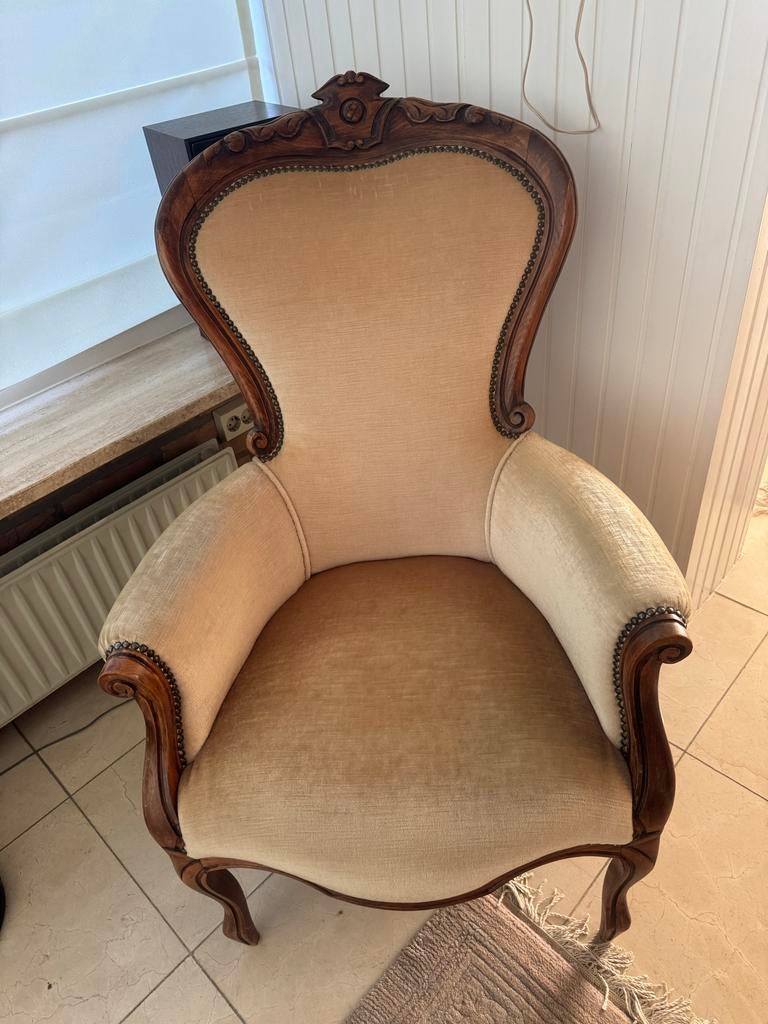 Klassieke beige fauteuil met houten frame, Ophalen, Gebruikt, Hout, 75 tot 100 cm