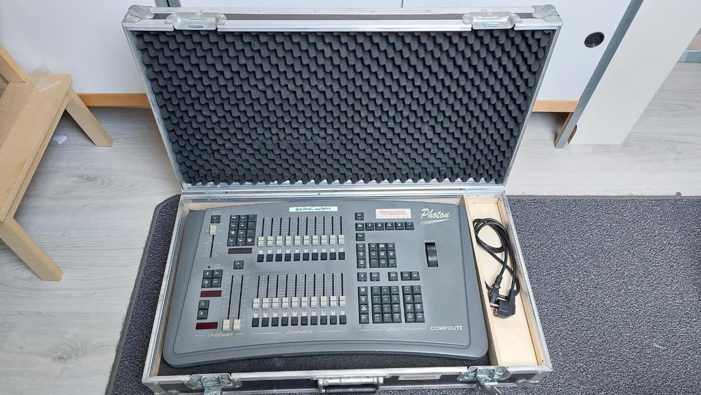 Compulite Photon 144 lichtcomputer met flightcase, Ophalen, Gebruikt