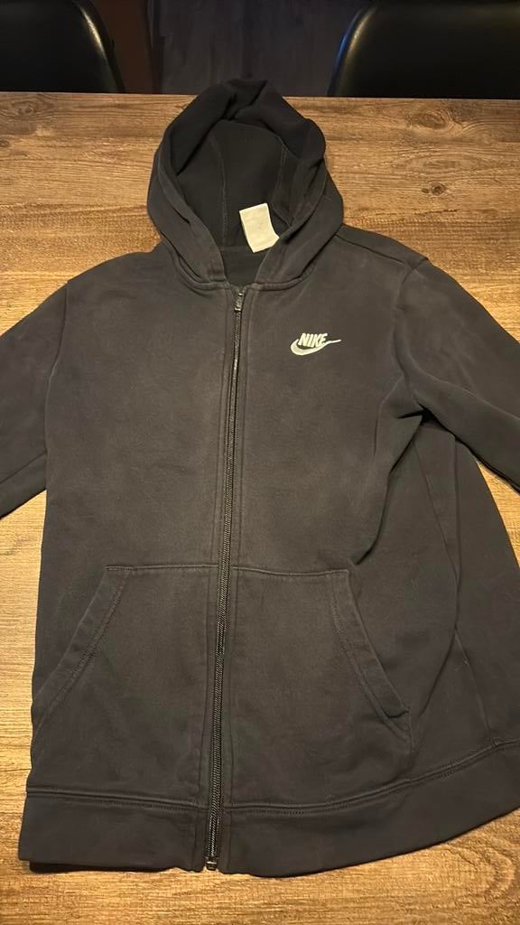 NIKE VEST, Kinderen en Baby's, Kinderkleding | Maat 176, Ophalen of Verzenden, Zo goed als nieuw, Jongen of Meisje, Trui of Vest