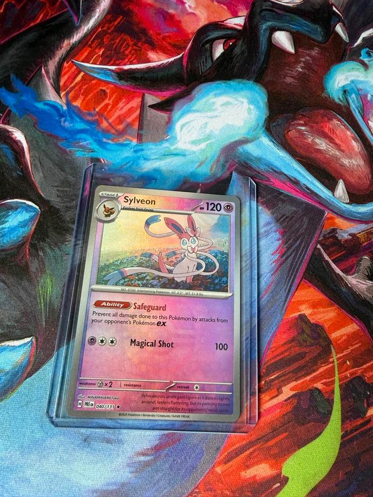 Pokémon Prismatic Sylveon Master Ball, Hobby en Vrije tijd, Verzamelkaartspellen | Pokémon, Zo goed als nieuw, Losse kaart, Foil