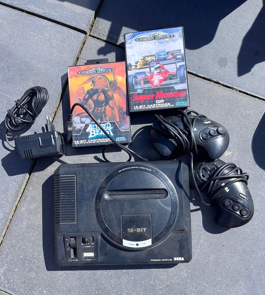 Sega Mega Drive 16-bit console met 2 controllers en 2 games, Spelcomputers en Games, Ophalen, Mega Drive, Met 2 controllers, Gebruikt
