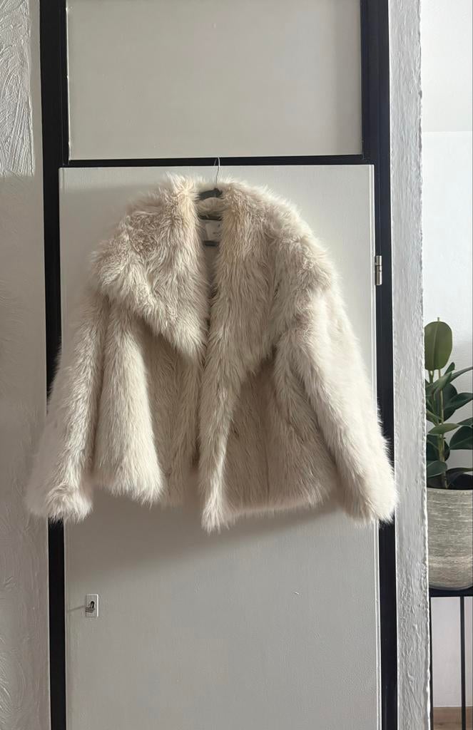 Stradivarius Faux Fur Jas - Crème Wit, Ophalen, Zo goed als nieuw, Maat 42/44 (L), Wit