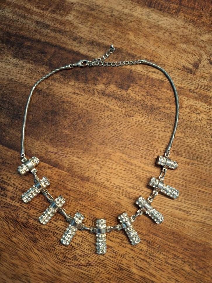 Zilverkleurige ketting met strass, Sieraden, Tassen en Uiterlijk, Kettingen, Zo goed als nieuw, Overige materialen, Zilver, Met strass