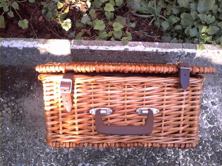 Rieten picknickmand, Hobby en Vrije tijd, Picknickmanden, Zo goed als nieuw, Zonder inhoud, Ophalen of Verzenden