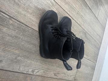Dr Martens schoenen kind  beschikbaar voor biedingen