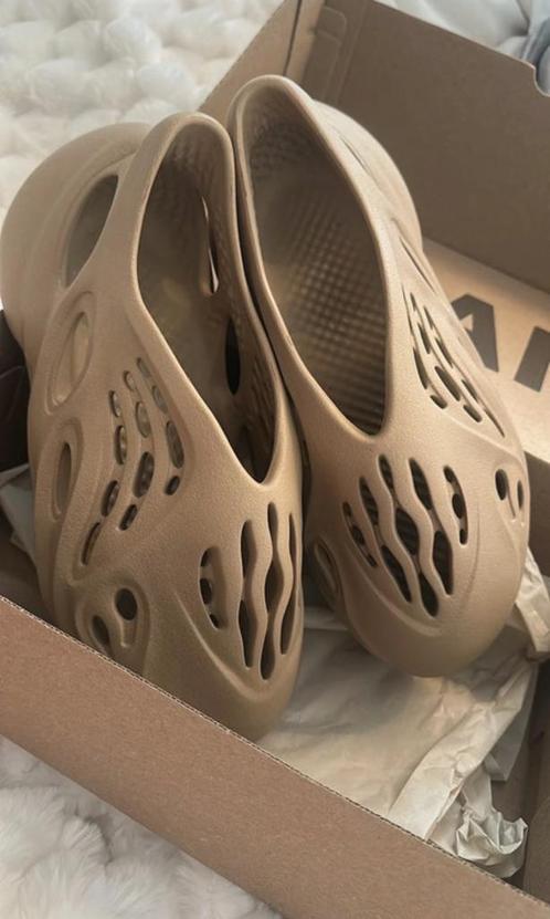 Yeezy foam runner maat 40.5, Kleding | Dames, Schoenen, Zo goed als nieuw, Sneakers of Gympen, Zwart, Ophalen of Verzenden