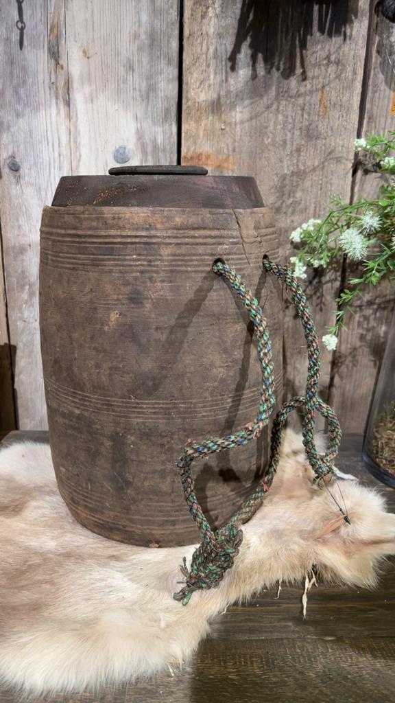 Nepalese pot met deksel, Huis en Inrichting, Woonaccessoires | Vazen, Nieuw, Overige kleuren, Minder dan 50 cm, Overige materialen