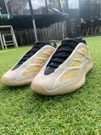 Yeezy 700, Ophalen of Verzenden, Zo goed als nieuw, Overige kleuren