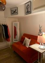 Kleine slaapbank van MADE, Huis en Inrichting, Ophalen, Zo goed als nieuw, Tweepersoons, Rood