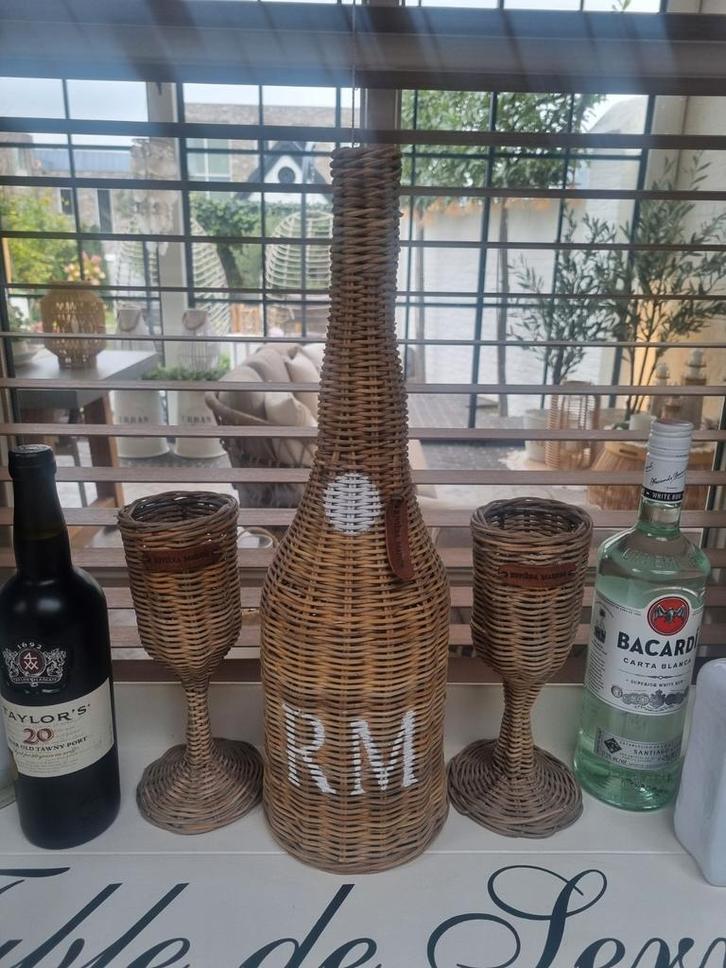 Riviera Maison Champagne Fles & Glazen Rustic Rattan, Huis en Inrichting, Woonaccessoires | Kandelaars en Kaarsen, Ophalen