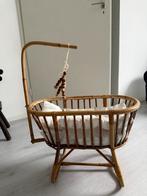 Vintage poppenwiegje met brocante beddengoed, Ophalen, Gebruikt