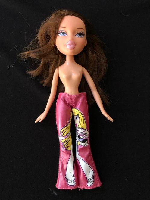 Bratz Play Sportz Race Car Driving Dana, Verzamelen, Poppen, Gebruikt, Fashion Doll, Ophalen of Verzenden