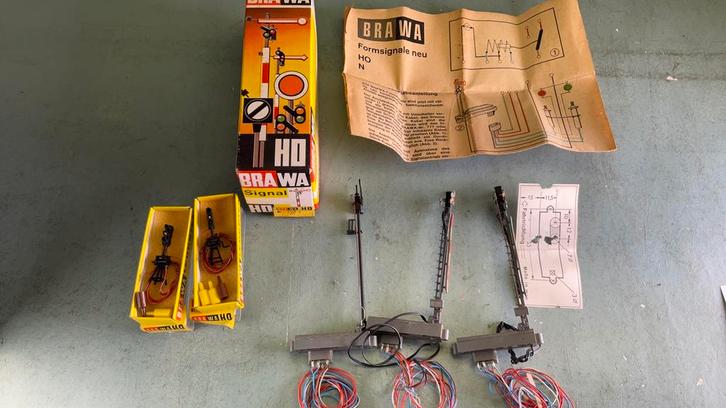 Brawa ho 3 stuks armseinen , 2 stuks lichtseinen, Hobby en Vrije tijd, Modeltreinen | H0, Zo goed als nieuw, Gelijkstroom of Wisselstroom