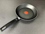 Koekenpan Tefal 24 cm, Ophalen of Verzenden, Zo goed als nieuw, Aluminium, Koekenpan of Braadpan